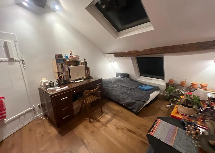 Sous Les Toits De Shared Place Habitación en casa particular *