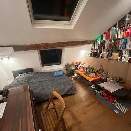 Sous Les Toits De Shared Place *